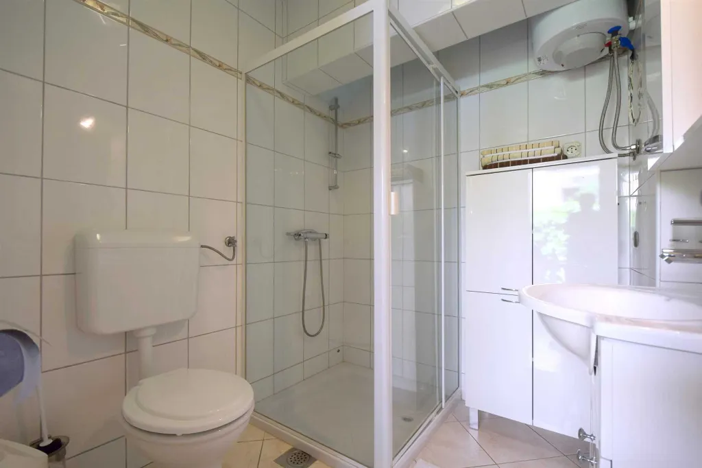 Ground-Floor Apartment with Terrace in Njivice