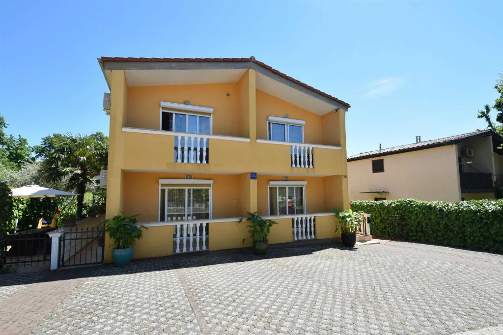 1-Bedroom Apartment with Balcony in Njivice