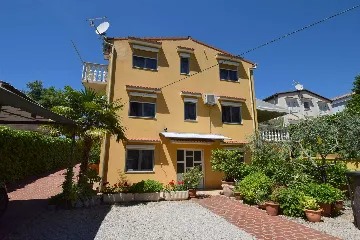 Apartment in Njivice for Up to 3 Guests