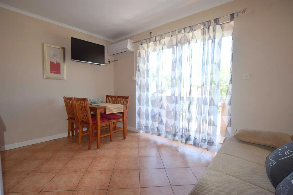 Apartment in Njivice for Up to 3 Guests