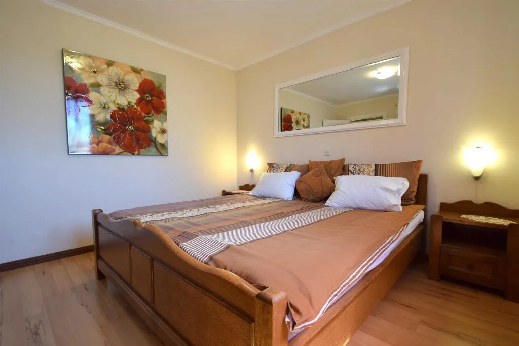Apartment in Njivice for Up to 3 Guests