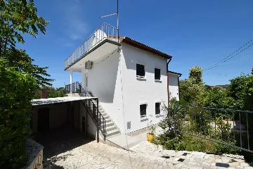 Modern 1-Bedroom Apartment in Malinska for 3