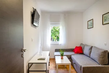 Modern 1-Bedroom Apartment in Malinska for 3