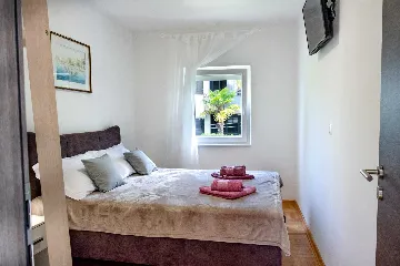 Modern 1-Bedroom Apartment in Malinska for 3