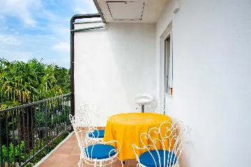 Modern 1-Bedroom Apartment in Malinska for 3