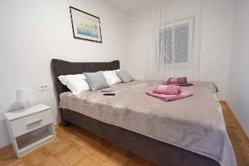 Modern 1-Bedroom Apartment in Malinska for 3