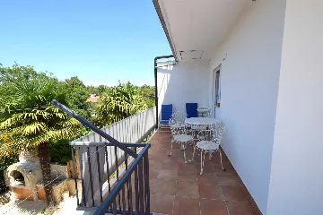 Modern 1-Bedroom Apartment in Malinska for 3