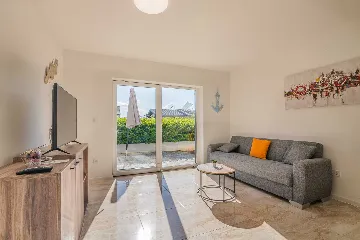 Ground-Floor Apartment in Malinska for 6 Guests