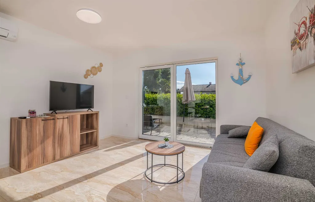 Ground-Floor Apartment in Malinska for 6 Guests