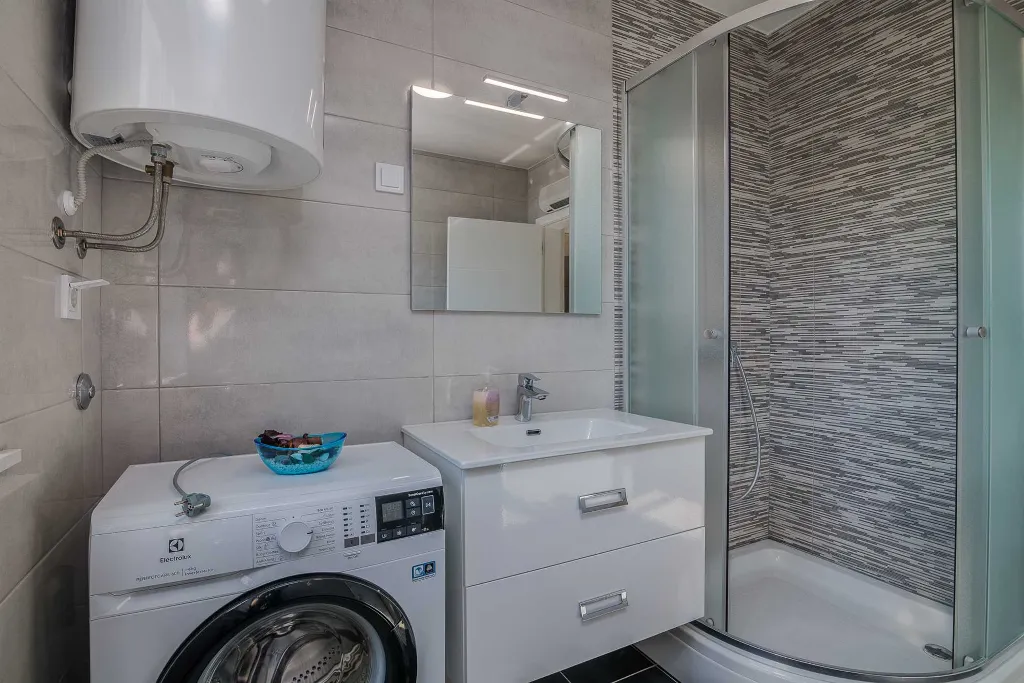 Ground-Floor Apartment in Malinska for 6 Guests
