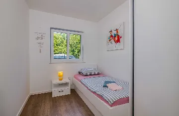 Ground-Floor Apartment in Malinska for 6 Guests