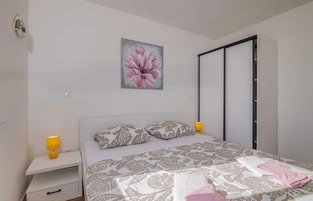 Ground-Floor Apartment in Malinska for 6 Guests