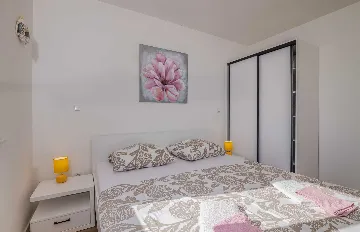 Ground-Floor Apartment in Malinska for 6 Guests