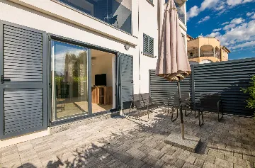 Ground-Floor Apartment in Malinska for 6 Guests