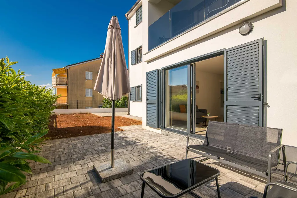 Ground-Floor Apartment in Malinska for 6 Guests