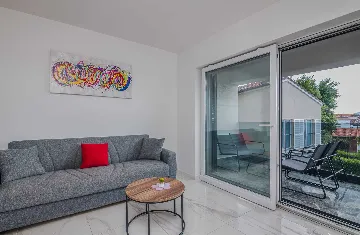 3-Bedroom Apartment with Balcony in Malinska