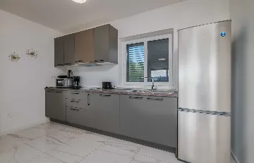 3-Bedroom Apartment with Balcony in Malinska