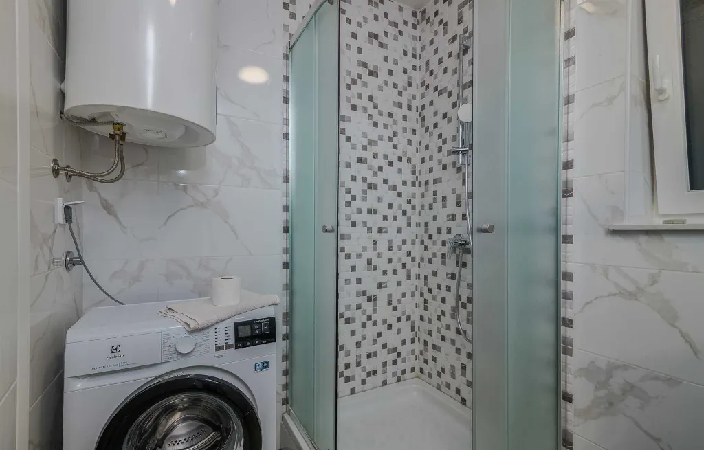 3-Bedroom Apartment with Balcony in Malinska
