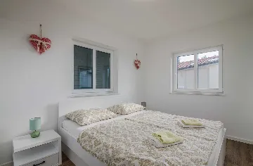 3-Bedroom Apartment with Balcony in Malinska