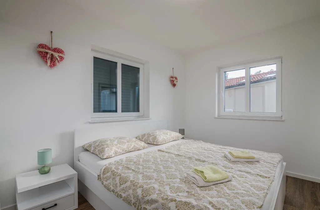 3-Bedroom Apartment with Balcony in Malinska