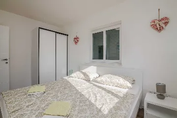 3-Bedroom Apartment with Balcony in Malinska