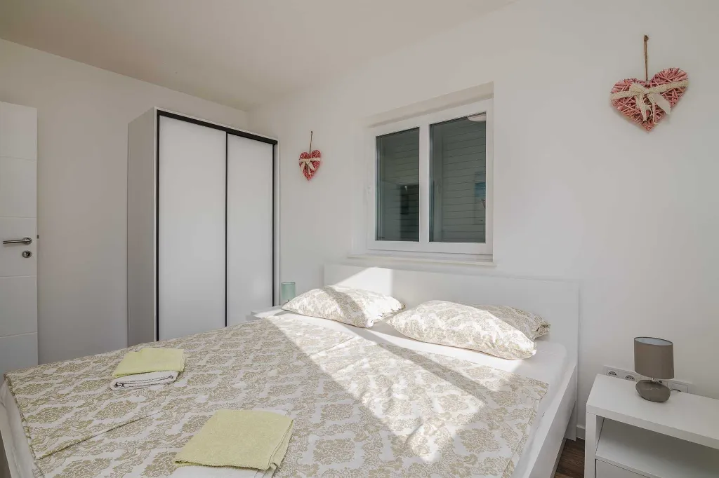 3-Bedroom Apartment with Balcony in Malinska