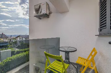 3-Bedroom Apartment with Balcony in Malinska