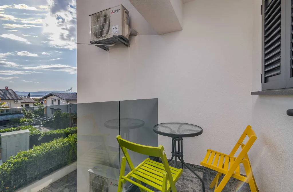 3-Bedroom Apartment with Balcony in Malinska