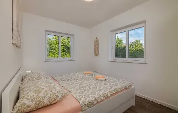 3-Bedroom Apartment with Balcony in Malinska