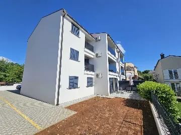 3-Bedroom Apartment with Balcony in Malinska