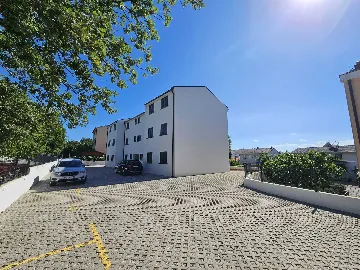 3-Bedroom Apartment with Balcony in Malinska