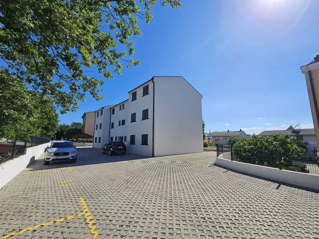 3-Bedroom Apartment with Balcony in Malinska