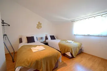 Two-Bedroom Apartment with Sea View in Njivice