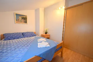 Two-Bedroom Apartment with Sea View in Njivice