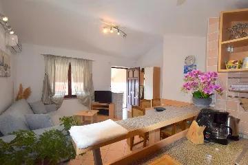 Two-Bedroom Apartment with Sea View in Njivice