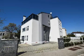 Modern 2-Bedroom Apartment with Balcony in Njivice