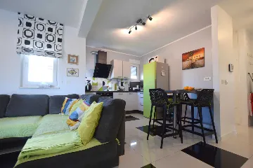 Modern 2-Bedroom Apartment with Balcony in Njivice