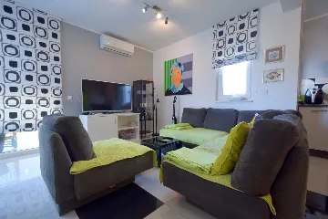Modern 2-Bedroom Apartment with Balcony in Njivice