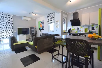 Modern 2-Bedroom Apartment with Balcony in Njivice