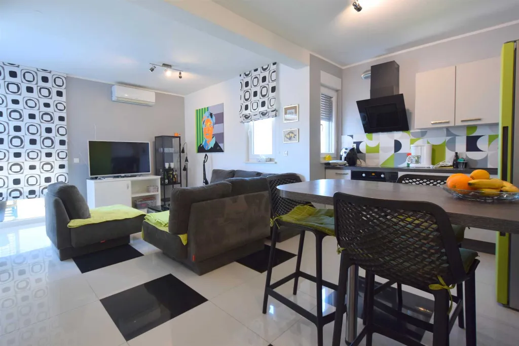 Modern 2-Bedroom Apartment with Balcony in Njivice