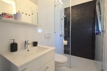 Modern 2-Bedroom Apartment with Balcony in Njivice