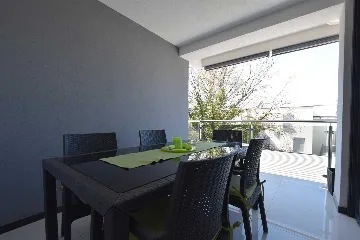 Modern 2-Bedroom Apartment with Balcony in Njivice
