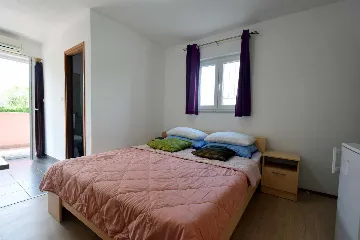 Air-Conditioned Room for 2 in Rasopasno