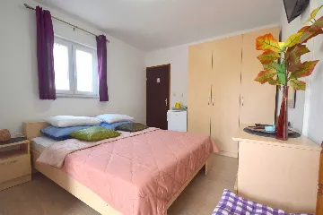 Air-Conditioned Room for 2 in Rasopasno