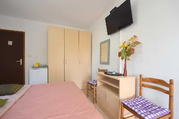 Air-Conditioned Room for 2 in Rasopasno