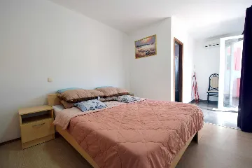 Rasopasno Air-Conditioned Room for 2 with Balcony