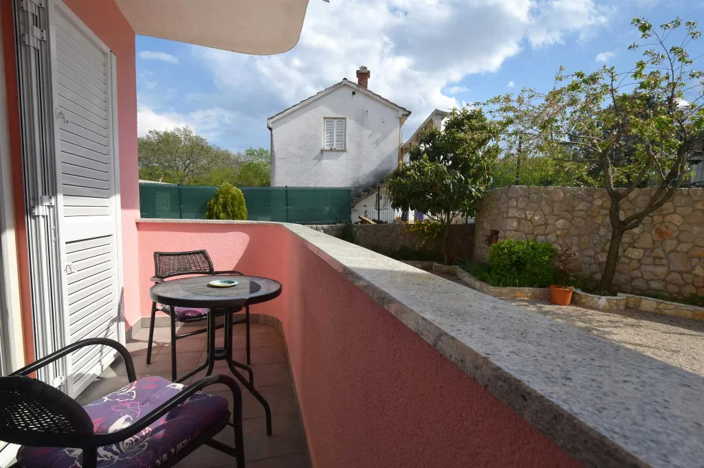 Rasopasno Air-Conditioned Room for 2 with Balcony