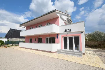 Two-Bedroom Apartment in Rasopasno for 5 Guests