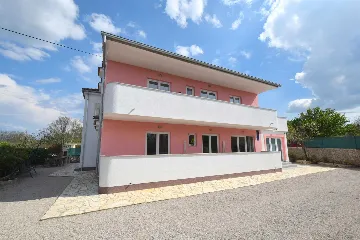 Two-Bedroom Apartment in Rasopasno for 5 Guests