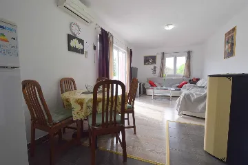 Two-Bedroom Apartment in Rasopasno for 5 Guests
